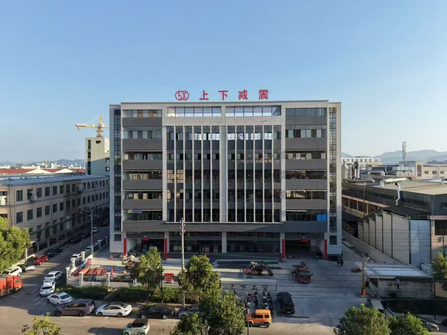 Експлозивен! Нова шестетажна фабрика от 18 000㎡ беше представена!